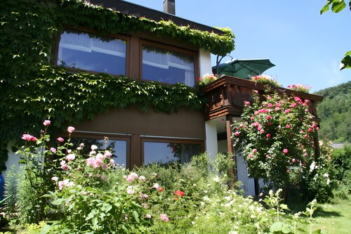 Apartment 'Kreuzbühl' mit Terrasse, Garten und WLAN