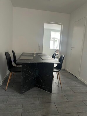Apartment, 1 Bedroom, Smoking, Balcony | Dining