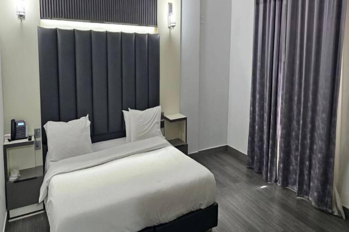 Soundproofing, free WiFi, bed sheets