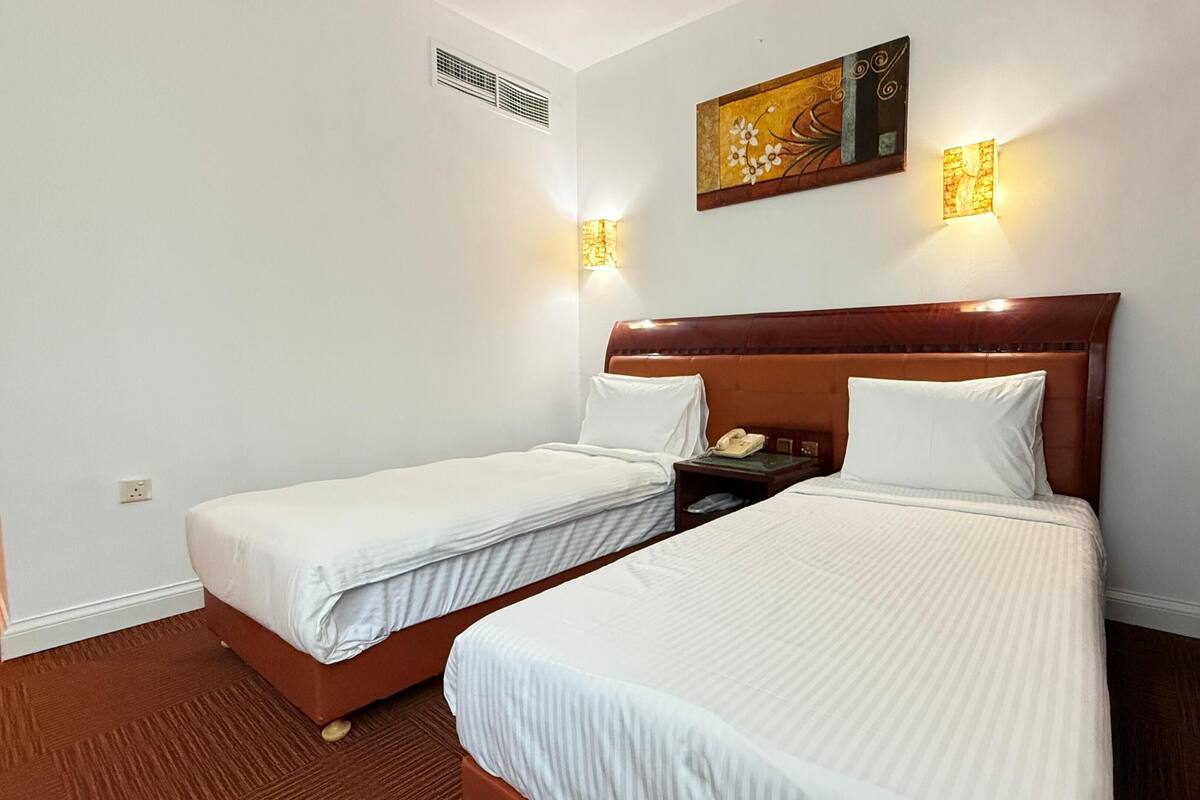 Deluxe Twin Room | Soundproofing, free WiFi, bed sheets