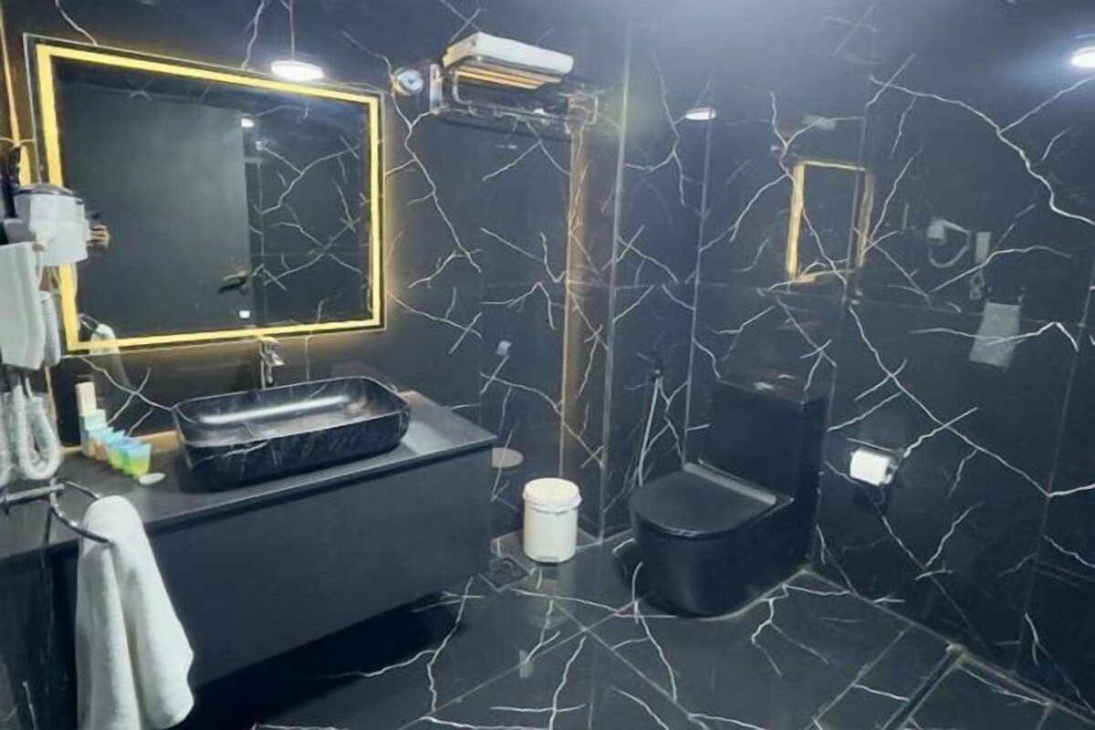Bathroom | Shower, free toiletries, towels, soap