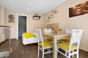 Apartment | Dining - Duplex in Torremolinos 50m From the Beach (Torremolinos)