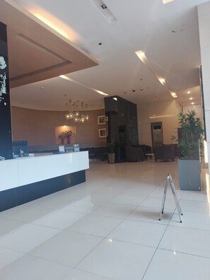 Condo, 1 Bedroom, Accessible, Private Pool | Lobby - Tum's Mplace Staycation 9th Floor Tower A (Quezon City)