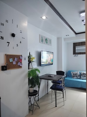 Condo, 1 habitación, con acceso para personas discapacitadas, alberca privada | Sala de estar