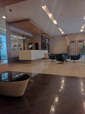 Condo, 1 Bedroom, Accessible, Private Pool | Lobby - Tum's Mplace Staycation 17th Floor Tower B (Quezon City)