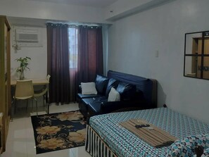 1 bedroom - Tum's Mplace Staycation 17th Floor Tower B (Quezon City)