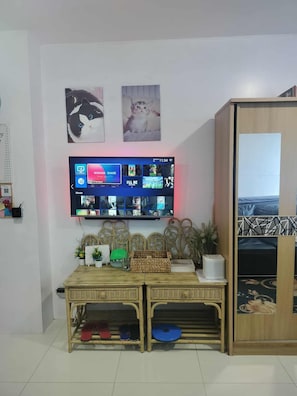 Condo, 1 Bedroom, Accessible, Private Pool | Living room - Modern Condo in Quezon City With City View (Quezon City)