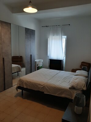 2 habitaciones, tabla de planchar con plancha, wifi y ropa de cama