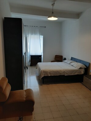 2 habitaciones, tabla de planchar con plancha, wifi y ropa de cama 