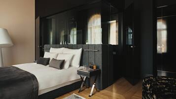 Phòng đôi phong cách cổ điển | Két bảo mật tại phòng, bàn ủi/dụng cụ ủi quần áo