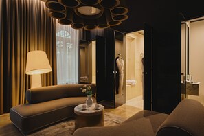 Deluxe Double Room | Living area