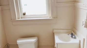 Double Room, Private Bathroom | Bathroom | Bathrobes, towels, soap, shampoo