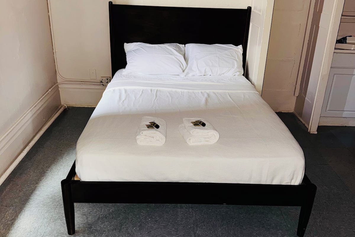 Double Room, Non Smoking | Desk