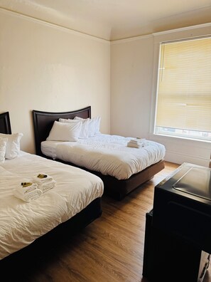 Basic Double Room, 1 Queen Bed, Non Smoking | Egyptian cotton sheets, premium bedding, down duvets - Riviera hotel (San Francisco)