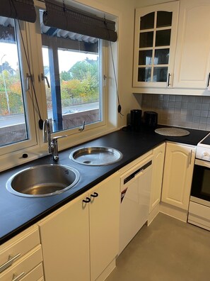 Private kitchen - Central Ski 4 Bedrooms (Akershus)