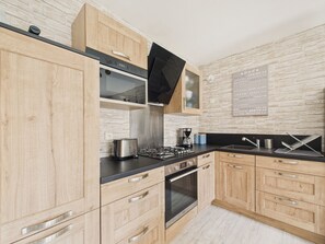 Réfrigérateur, micro-ondes, four, lave-vaisselle