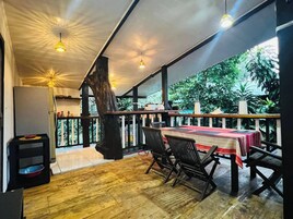 Apartment, 2 Bedrooms, Smoking, Balcony | Living room