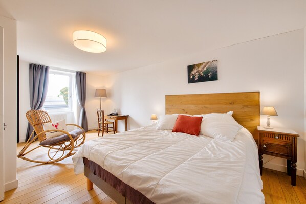 3 bedrooms, iron/ironing board, free WiFi