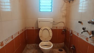Basic Double Room | Bathroom | Shower, towels, soap