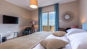 Iron/ironing board, free WiFi, bed sheets