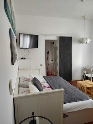 1 camera, Wi-Fi, lenzuola