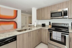 Fridge, microwave, stovetop, dishwasher