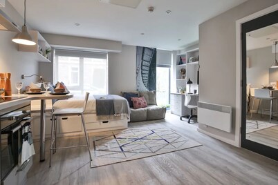 Student Only 73 Princess Road East