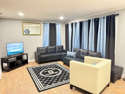 Cozy Full Home + Free Parking + Fast Wi-fi & Central Area