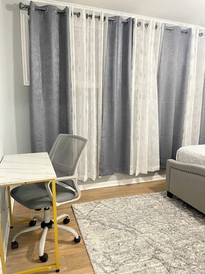 2 室のベッドルーム、アイロン / アイロン台、WiFi、ベッドシーツ