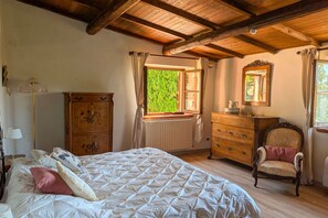 4 chambres, fer et planche à repasser, Wi-Fi gratuit, draps fournis