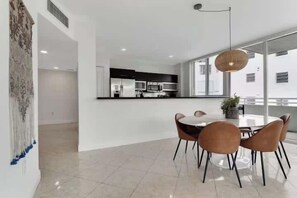 Dining - Roami at Sunny Isles | Rooftop Pool | 2 BR (Sunny Isles Beach)