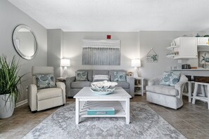 TV - Tradewinds 208 – Beautifully Updated 1BR/2BA with Bonus Bunks and Gulf Views! (Orange Beach)