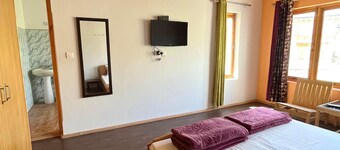 "Escape to Serenity: A Charming Garden Home Stay Retreat"