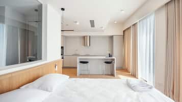 Studio Apartment With terrace | Ropa de cama de alta calidad y caja de seguridad en la habitación