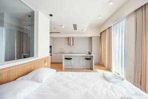 SuĂte estĂșdio clĂĄssica | Roupas de cama premium, cofres nos quartos, individualmente decorados