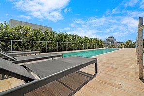 Pool - Roami at 250 Collins | Pool | Next to Beach (Miami Beach)