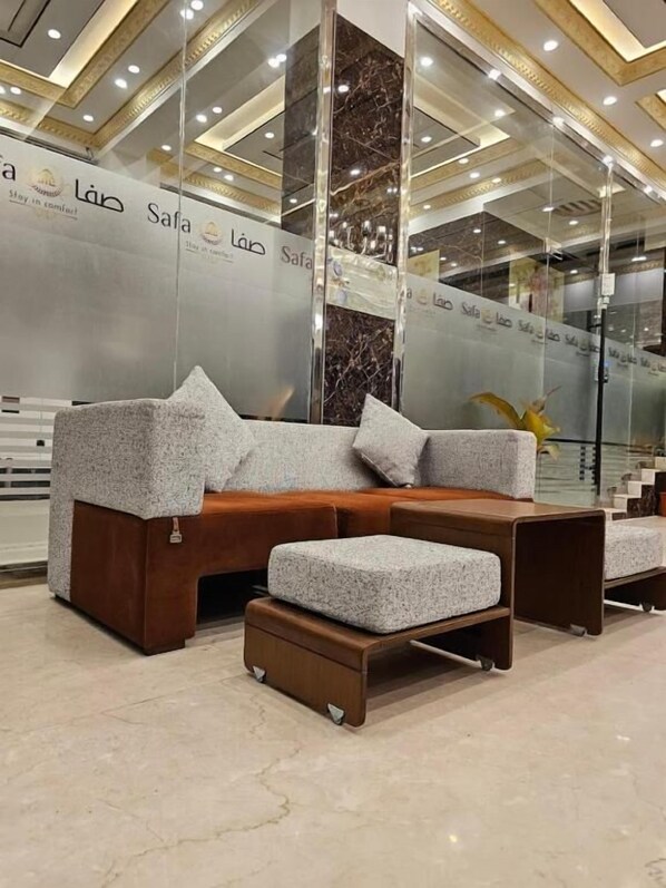 Coin salon dans le hall