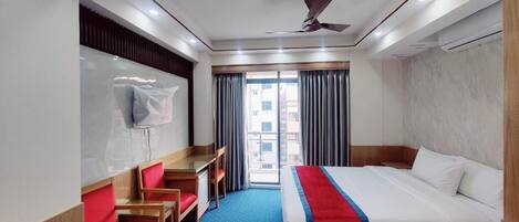 Deluxe Double Room, City View | In-room safe, desk, laptop workspace, soundproofing