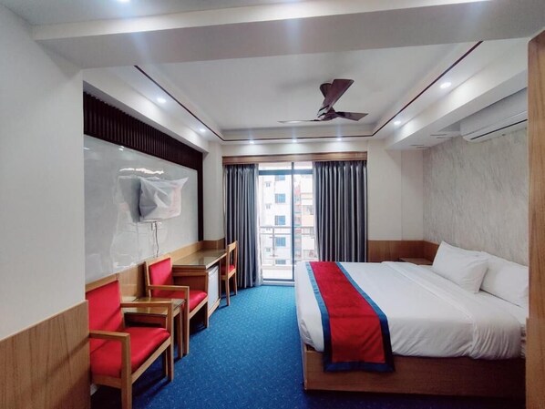Deluxe Double Room, City View | In-room safe, desk, laptop workspace, soundproofing