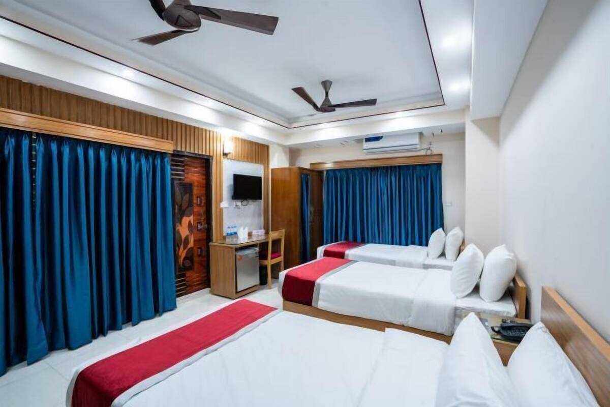 In-room safe, desk, laptop workspace, soundproofing