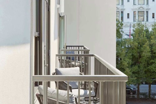 Roami at Canal Quarters | Studio w/ Balcony