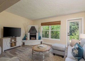 Smart TV, fireplace