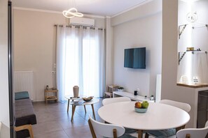 Apartamento, 2 habitaciones, balcón | Comedor