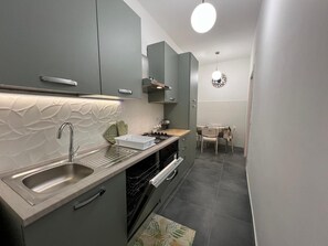 Kühlschrank, Ofen, Herdplatte, Geschirrspüler