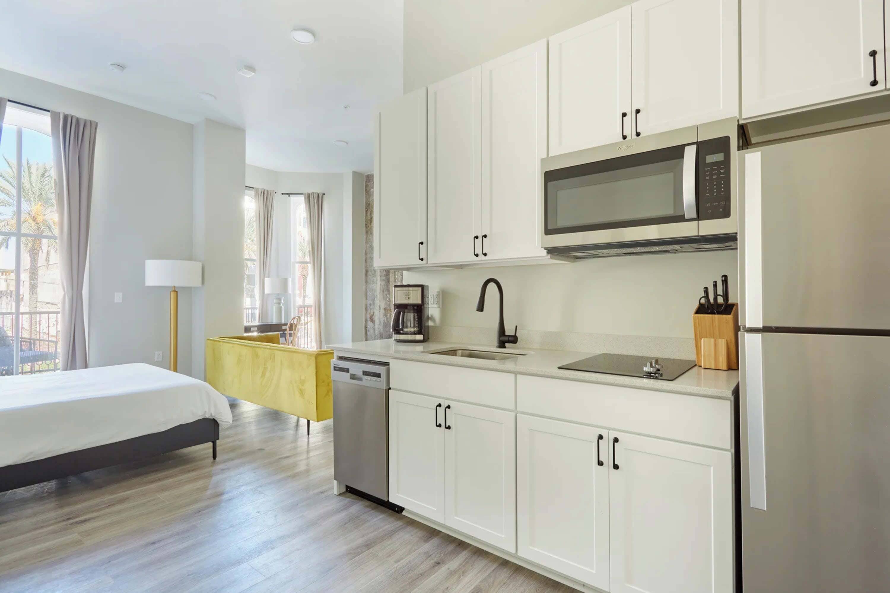 Fridge, microwave, stovetop, dishwasher