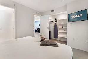 2 bedrooms, iron/ironing board, travel crib, WiFi - Roami at 250 Collins | Pool | Next to Beach (Miami Beach)