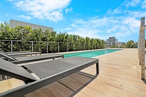 Pool - Roami at 250 Collins | Pool | Next to Beach (Miami Beach)