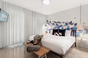 2 bedrooms, iron/ironing board, travel crib, WiFi - Roami at 250 Collins | Pool | Next to Beach (Miami Beach)