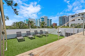 Property grounds - Roami at 250 Collins | Pool | Next to Beach (Miami Beach)