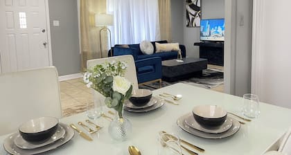 Entire Cozy Home + Free Parking + Fast Wi-Fi & Located in Central Area